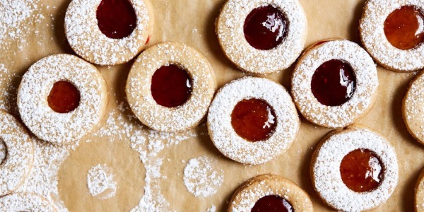 Galletitas de masa linz con mermelada de higo