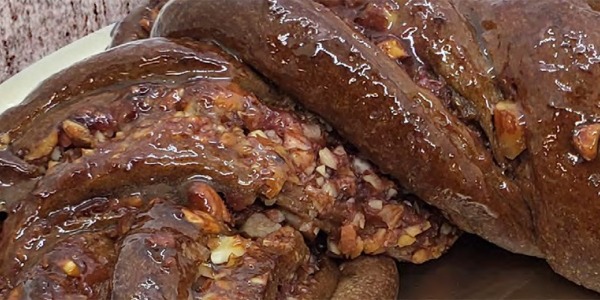 Rosca trenzada con frutos rojos