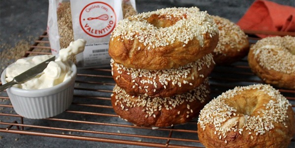 Bagels con semillas de sésamo