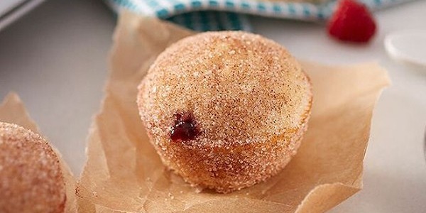 Muffins con dulce de frambuesa y canela