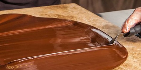 Cómo templar chocolate por tableado