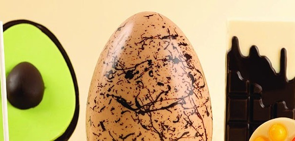 Clase de huevos de Pascua y tabletas de chocolate con Carat 