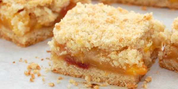 Crumble de durazno y almendras