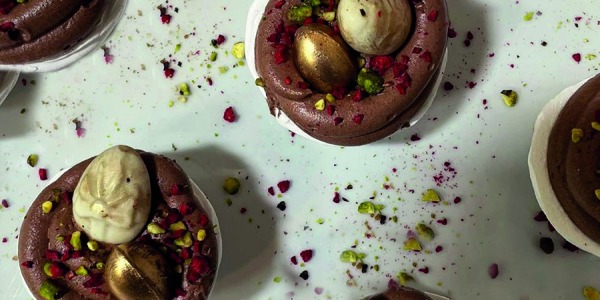 Mini Pavlovas con Mousse de Chocolate