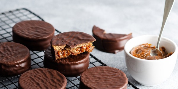 Clase de alfajores bañados y conitos con Mapricoa